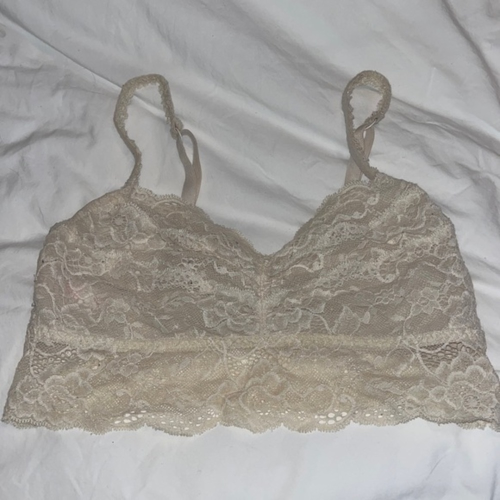 VICTORIA’S SECRET PINK LACE BRALETTE